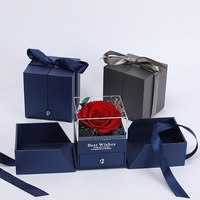 Boîte à bijoux carrée avec fleurs éternelles conservées, longue durée de vie (3 à 5 ans), roses éternelles pour la Saint-Valentin, la fête des mères, la remise de diplôme