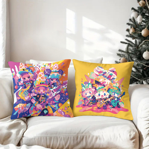 Les oreillers colorés en forme de bande de personnages de dessins animés décorent le salon confortable avec des chaussettes de Noël festives et des bois de rennes. - Product Image 3