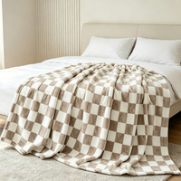 Couverture en flanelle à carreaux blancs et kaki, haute densité, douce pour la peau, idéale pour le salon, les voyages, la sieste ou comme cadeau