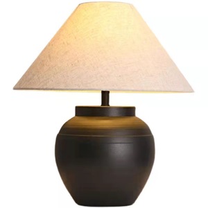 <span class=keywords><strong>Lampe</strong></span> de table en céramique vintage Wabi Sabi avec base <span class=keywords><strong>beige</strong></span> mouchetée et noire patinée, en terre cuite, en vente flash - Product Image 4