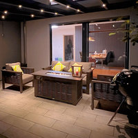 Ensemble de salon de jardin en rotin Sigarten avec foyer pour terrasse, hôtel