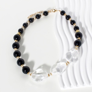 Gargantilla gruesa, collar llamativo con cuentas bohemias para mujer, collar con babero de moda con cuentas grandes en blanco y negro - Product Image 2