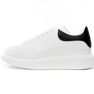 Chaussures de sport décontractées de luxe légères et confortables McQueens 2026 pour hommes et femmes, idéales pour la course, la marche, l'été, l'automne et l'hiver - Product Image 1