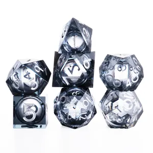 Precio de fábrica Nuevo diseño Ojo Núcleo líquido Dados Juego de dados poliédricos RPG Dungeons & Dragons borde afilado DND Juego de dados de resina