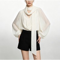 Nouvelle Collection Automne Hiver 2026 – Blouse Ample Femme Blanche Ivoire avec Nœud Papillon, Manches Ballon et Poignets Froncés – Transparente et Élégante pour Soirée – Vente en Gros
