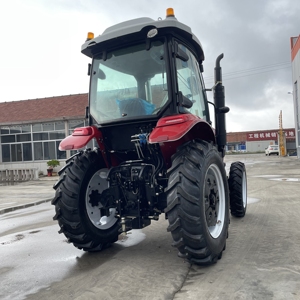 Tracteur à roues YTO 140 CV avec moteur Cummins de Qingdao, composants essentiels personnalisables, économe en énergie et rentable pour l'agriculture - Product Image 3