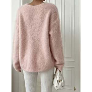 เสื้อสเวตเตอร์ถักแขนบอลลูนคอวีสีชมพูอ่อนสำหรับผู้หญิง - Product Image 3