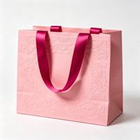 Sac fourre-tout de luxe personnalisé en papier couché rose mat, laminé et estampé à chaud avec logo pour promotions