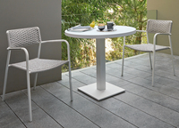 Table à manger d'extérieur moderne et simple sur pied en métal table à manger et chaise chaise de jardin empilable