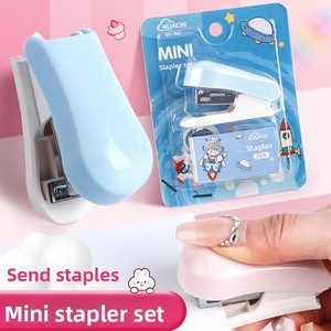Mini <span class=keywords><strong>Engrapadora</strong></span> Manual de Plástico con Diseño de Dibujos Animados, Capacidad para 20-25 Hojas - Product Image 2