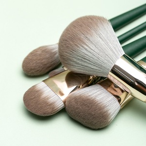 Pinceaux de maquillage professionnels verts 2023, 14 pièces, fibres artificielles, manche en bois, 17,5 cm, outil de beauté cosmétique pour femmes, vente en gros - Product Image 3