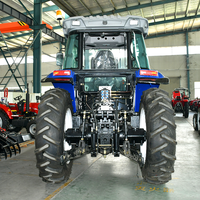 Tracteur agricole à quatre roues motrices 90 CV, machine agricole robuste avec chargeur, pelle rétrocaveuse et remorque