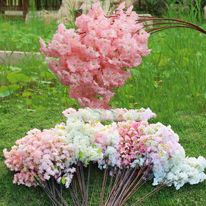 Grande Arche Artificielle de Fleurs de Cerisier Japonais Sakura pour Centre de Table de Mariage - Product Image 3