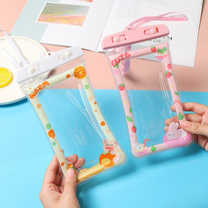 Étui de téléphone étanche à motif de dessin animé mignon, en PVC transparent avec sangle, idéal pour la natation, les voyages et la salle de bain - Product Image 6