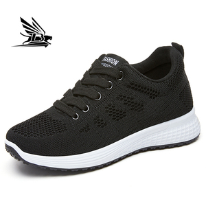 Nouvelles baskets respirantes légères pour femmes mode chaussures de course à pied plates pour les saisons de printemps et d'automne flexibles jetables - Product Image 3