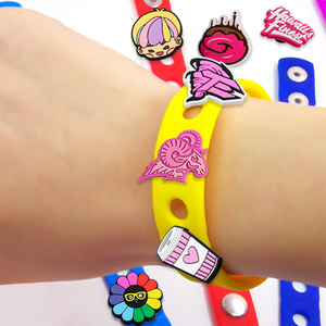 Quà Tặng Khuyến Mãi Bán Buôn <span class=keywords><strong>PVC</strong></span> Phim Hoạt Hình Phim Hoạt Hình Hoa Quyến Rũ Silicone Vòng Đeo Tay Quyến Rũ Với Kim Loại Clasp/Nút - Product Image 4