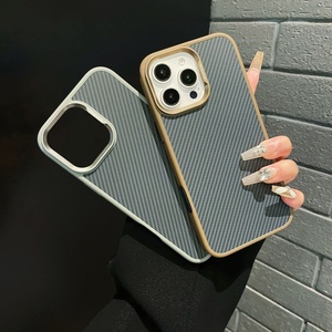 Coques de téléphone en silicone robuste et fin avec chargement magnétique, dos en PC et côtés en TPU souple pour iPhone 16, 16 Plus, 16 Pro, 16 Pro Max - Product Image 2