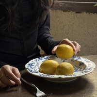 Service à thé de l'après-midi en porcelaine fine bleu et blanc, style rétro français, avec tasses et soucoupes à motif végétal, design mi-siècle, luxe léger et vintage