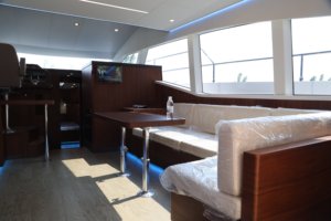 Offre Spéciale : Yacht de Luxe en Fibre de Verre de 50 pieds avec Cabine, Conduite Monopilote, Moteurs Cummins Doubles de 205 CV, Flybridge, Capacité 12 Personnes <span class=keywords><strong>pour</strong></span> Croisière Festive - Product Image 5