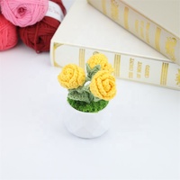 Faux pots de simulation d'intérieur décoratifs faits à la main plantes fleurs artificielles tricotées