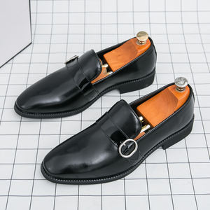 Mocassini da Uomo di Lusso in Pelle Verniciata Metallizzata Magenta Lucida con Cinturino a Fibbia <span class=keywords><strong>per</strong></span> Matrimoni, Feste e Balli di Gala - Product Image 6