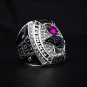 แหวนฟุตบอลอเมริกันสแตนเลสสีเงินสำหรับผู้ชาย ของที่ระลึกกีฬาสุดพิเศษ แหวนนิ้ว แหวนแต่งงาน ของขวัญวันครบรอบ - Product Image 2