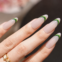 Ongles à presser longs et élégants, base nude, double pointe verte, style français, pour un usage quotidien décontracté