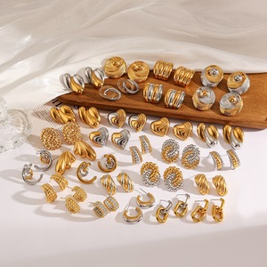 Pendientes de moda yunnique de acero inoxidable chapados en oro de 18 quilates con diseño geométrico de corazón, joyería para mujer - Product Image 4