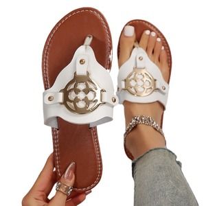 QF1 2025 Sandalias Planas de Verano con Punta Abierta y Hebilla Metálica, Chanclas Elegantes para Hombre y Mujer - Product Image 5