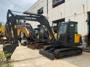 Excavadora de cadenas Volvo EC60D usada con estructura sólida, excavadora ligera de 6 toneladas para excavación de zanjas y instalación de drenajes en carreteras. - Product Image 3