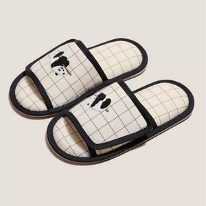 Nuovo stile all'ingrosso cotone a scacchi Panda in cotone a punta aperta <span class=keywords><strong>pantofole</strong></span> per le donne e gli uomini - Product Image 1