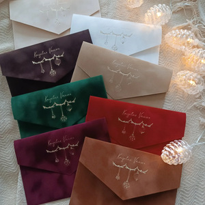 Sobre Navideño de Terciopelo Personalizado con Estampado de Piñas, Bastones de Caramelo y Estrellas en Dorado, Tarjeta Festiva - Product Image 4