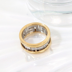 Anello in Acciaio Inossidabile 316L Bicolore con Motivo a Chiave Greca, Impermeabile e Antiossidante, per Uomo e Donna, Unisex - Product Image 3
