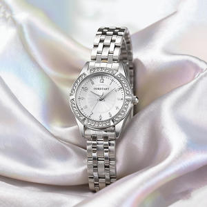 Montre pour femmes en cristal de haute beauté, élégante et délicate, montre-bracelet à quartz pour femmes - Product Image 1