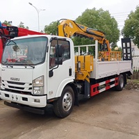 Grue pliante montée sur camion 4x2 avec tarière, rampe arrière assistée par ressort, plateforme aérienne pour l'installation de poteaux électriques