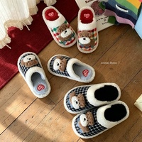 XIXITIAO 2026 Nouvelles pantoufles rétro en coton à blocs de couleur et à carreaux, unisexe, avec motif chiot mignon en peluche, chaudes pour l'hiver, pour couple, en fourrure