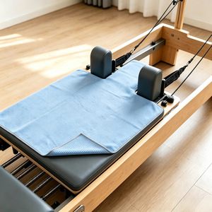 Toalla de Pilates Ligera de Microfibra con Logotipo Personalizado, Absorbente de Sudor, Antideslizante, con Silicona, para Ejercicios en Casa - Product Image 3