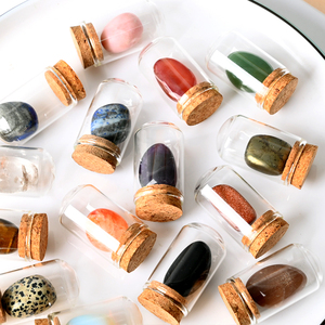 Vente en gros de pierres brutes de cristal naturel pour la guérison, spécimens minéraux, pierres de quartz polies, pierres roulées et bouteilles à vœux pour souvenirs - Product Image 1