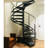 Escalier intérieur en bois courbé durable, design moderne, en fer forgé