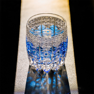 Vaso <span class=keywords><strong>de</strong></span> Whisky <span class=keywords><strong>de</strong></span> Lujo Tallado a Mano y Grabado, <span class=keywords><strong>de</strong></span> Cristal Azul Cielo, 201-300ml, Estilo Edo Kiriko, para Bar, Fiestas o Regalo - Product Image 1