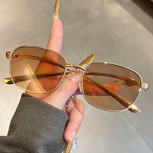 Lunettes de soleil carrées en métal, monture dorée, protection UV400, unisexe, pour la conduite en extérieur - Product Image 1