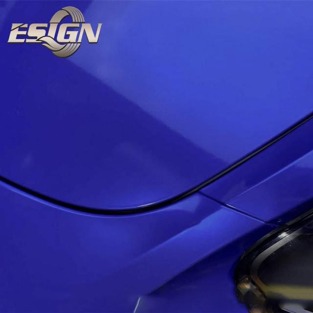 สีฟ้าทะเลแวววาวแบบเปียกสุดๆ