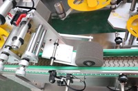 Machine d'étiquetage automatique Skilt pour les bocaux en verre alimentaires, étiquetage supérieur et latéral
