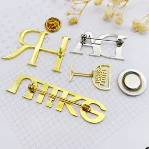 Lujo personalizado metal artesanía decoración letra broches pin mariposa embrague para Mujeres Hombres traje solapa pin insignia
