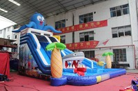 Toboggan aquatique gonflable commercial Shark pour extérieur, avec piscine intégrée et structure de saut gonflable