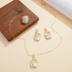<span class=keywords><strong>Set</strong></span> di Gioielli da Sposa in Tre Pezzi, Placcato Oro con Perle Naturali d'Acqua Dolce, Anelli, Collane e <span class=keywords><strong>Orecchini</strong></span> - Product Image 3