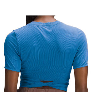 เสื้อกล้ามรัดรูปทรงทวิสต์แบ็คสำหรับผู้หญิง แฟชั่นลำลอง เนื้อผ้านุ่มระบายอากาศดี สีพีชฟัซ แขนสั้น ผ้าไม่ทอ - Product Image 5