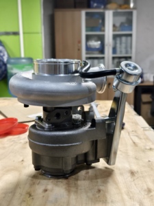 NUEVO Turbocompresor Holset HX35W <span class=keywords><strong>Komatsu</strong></span> 4038471 para Cummins 6BT - Product Image 1