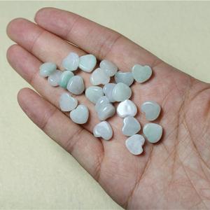 Vente en gros de perles coeur en <span class=keywords><strong>jade</strong></span> bricolage 9*10mm <span class=keywords><strong>jade</strong></span> amour Myanmar avec trou complet - Product Image 1