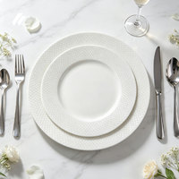 Assiettes de présentation en porcelaine fine blanche gaufrée pour mariages, banquets, hôtels, restaurants – Vente en gros, logo personnalisé disponible